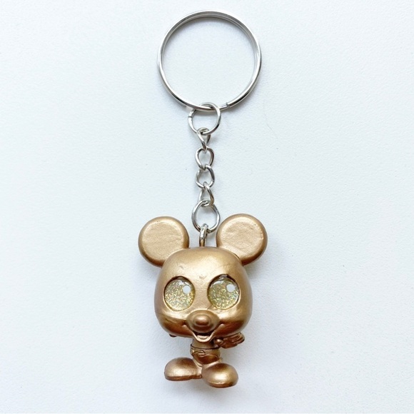 Disney Doorable Gold Mickey Mouse Keychain - Picture 1 of 1